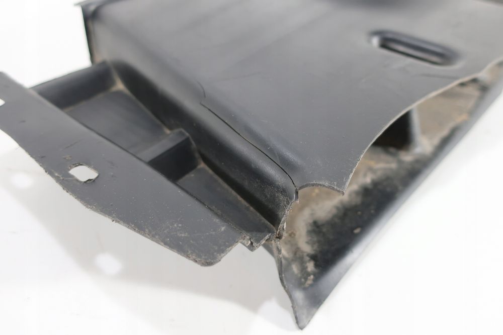 wlot powietrza chłodnicy oleju bmw 3 e36