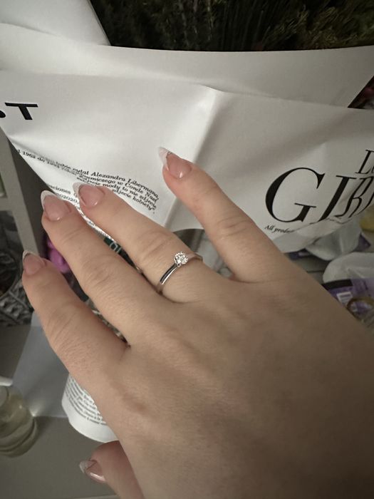 Кольцо с бриллиантом 0.35