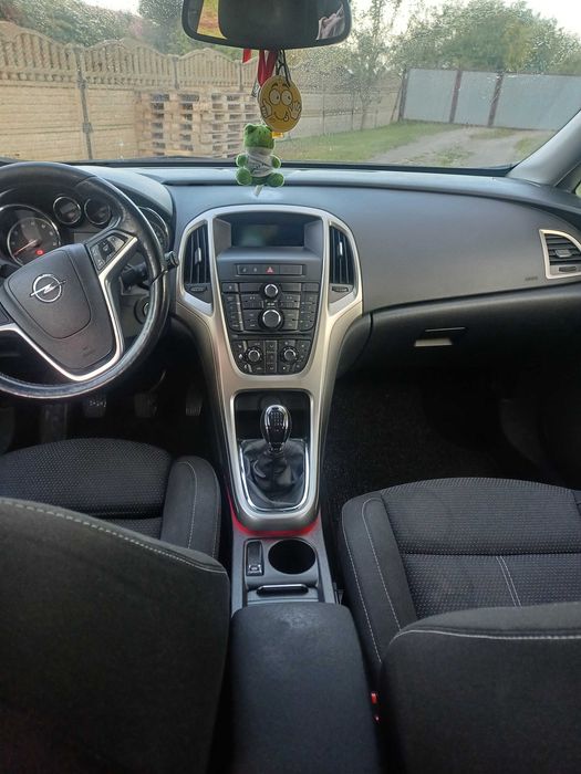 Opel Astra J 2011r.