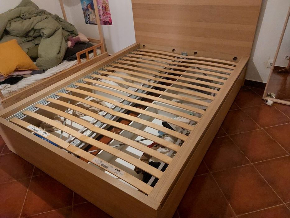 Cama de casal sem estrado