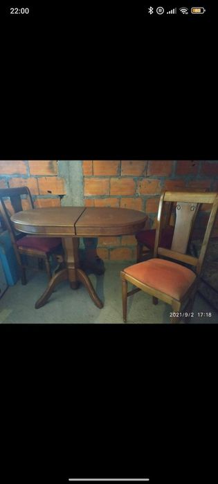 Mesa de madeira  com 4 cadeiras