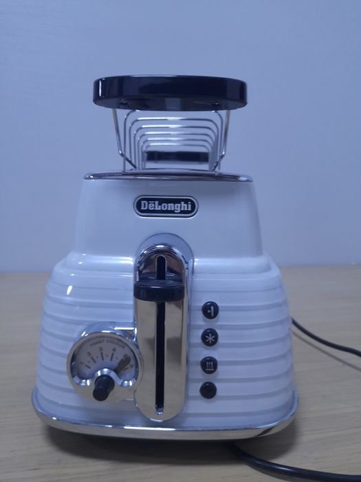 Тостер DeLonghi CTZ 2103 W