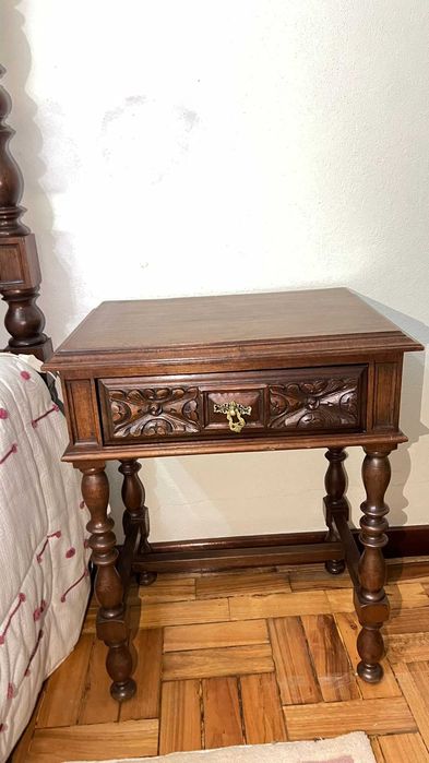 Mobilia de quarto antiga em excelente estado