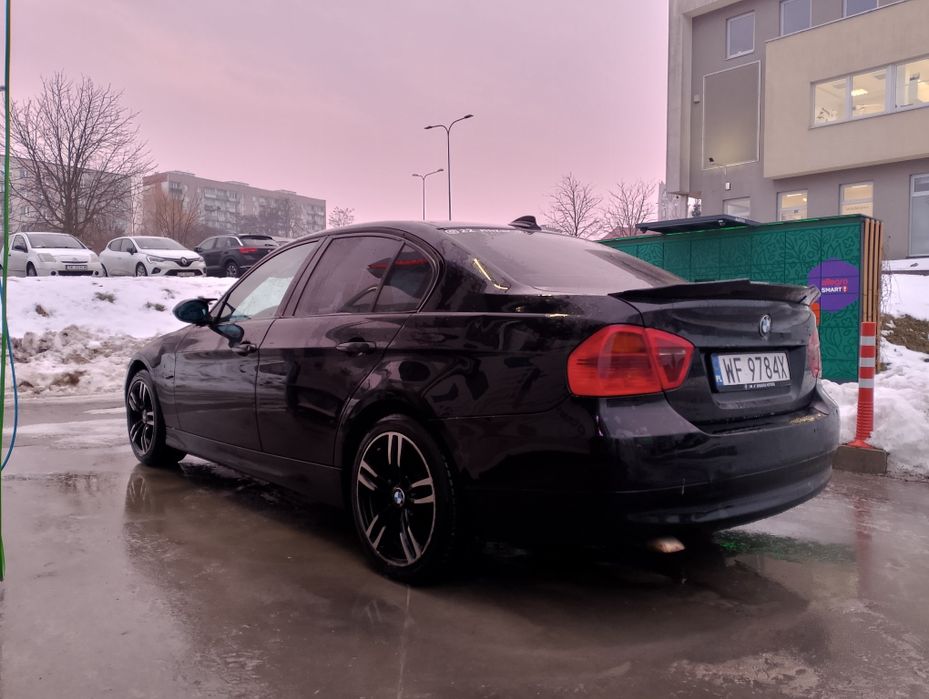BMW E90 320d m47 duża Navi alufelgi podświetlane klamki szyberdach