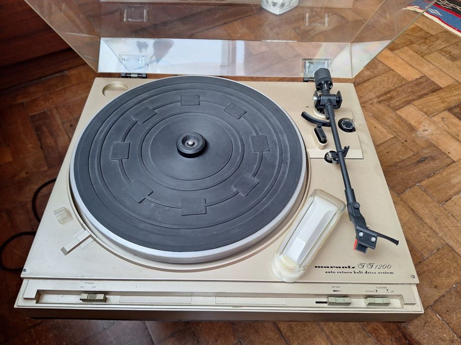 Sistema som MARANTZ (com gira-discos)