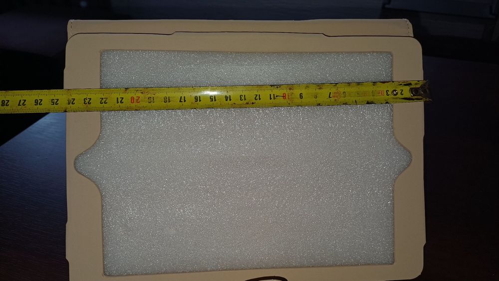 Beżowe etui na tablet obrotowe