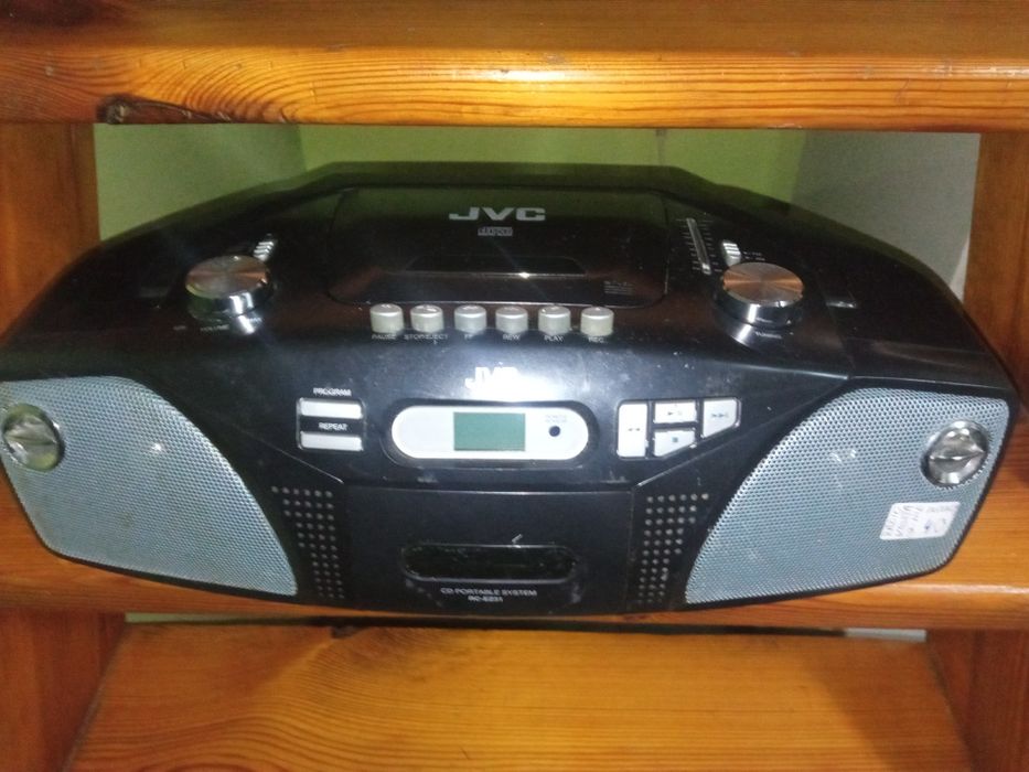 Radio   CD  Kaseta AUX.