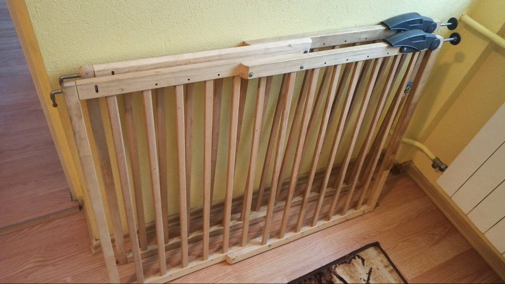 Bramki zabezpieczające na schody do domu (niepełny komplet montażowy)