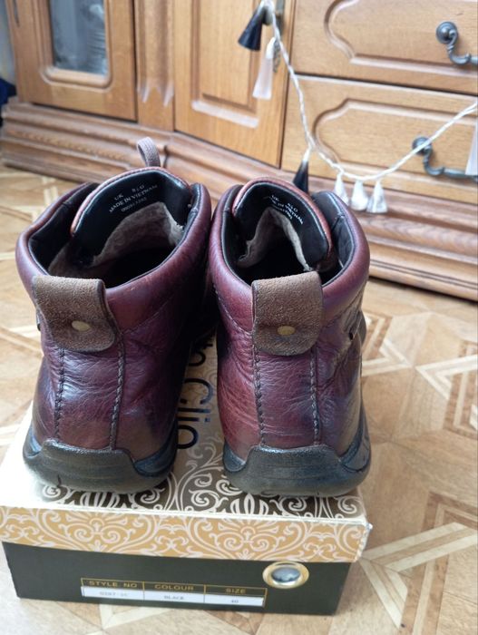 100 % Натуральная кожа  Ботинки  Кроссовки. CLARKS. p. 42
100 % Натура