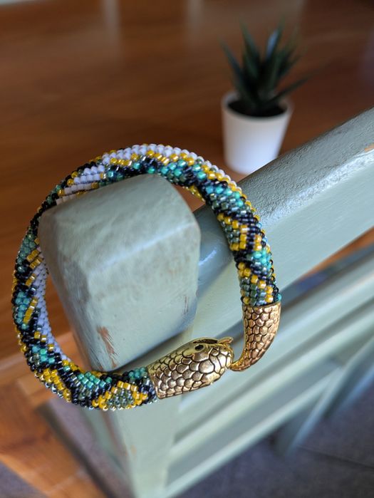 Pulseira de missangas, trabalho manual