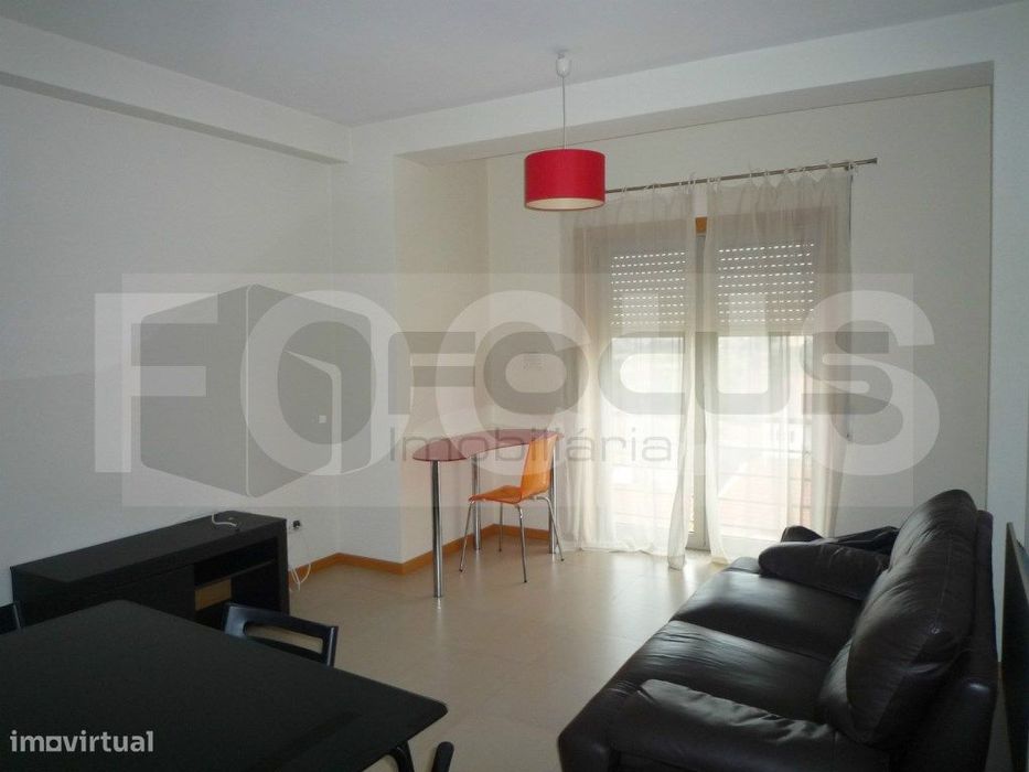 Apartamento T0+1 para arrendamento junto ao Glicínias