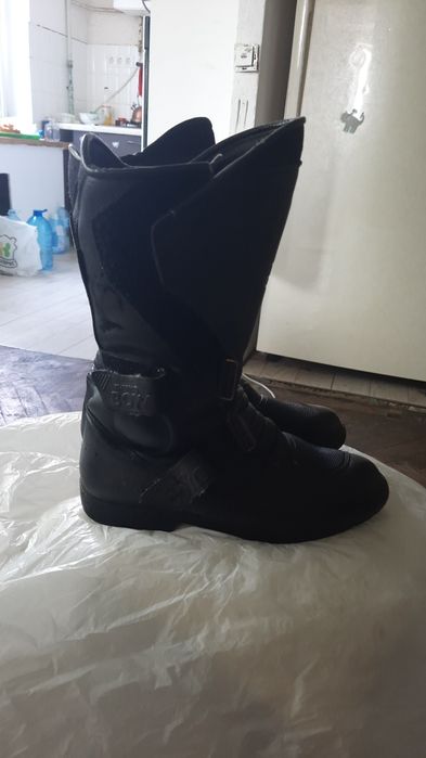 Продам чорні мотоботи