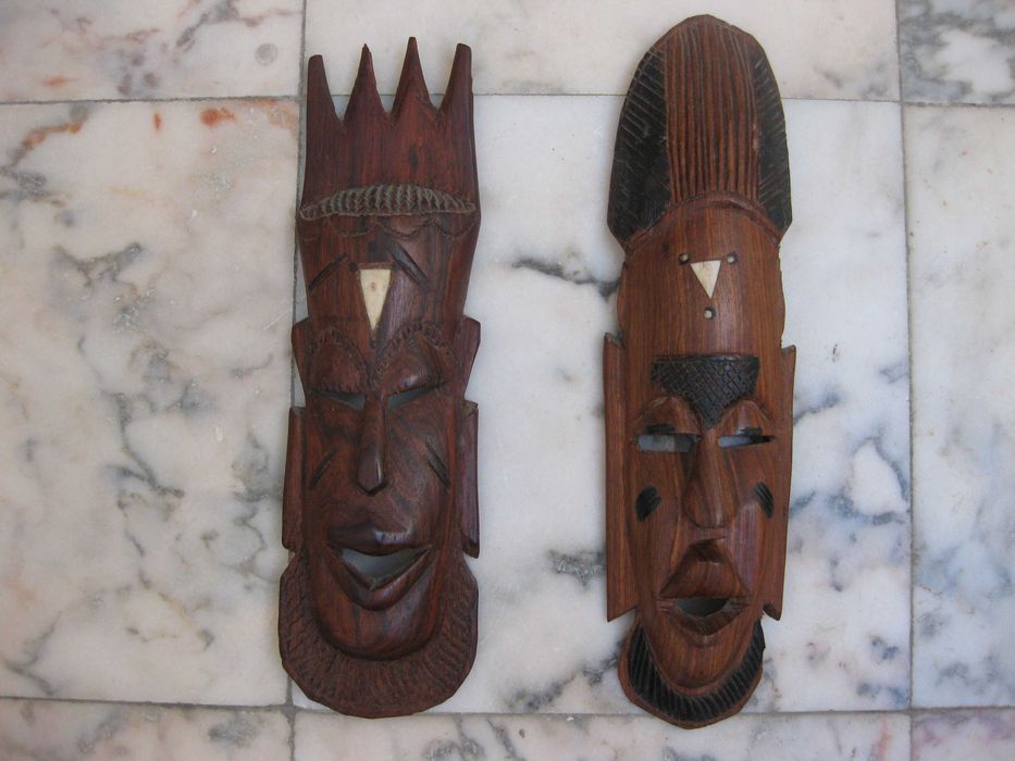 Máscaras muito bonitas em madeira