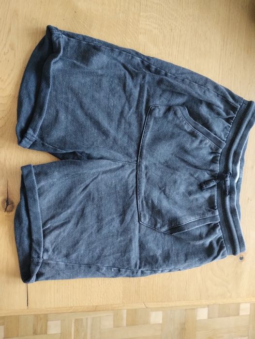 Krótkie spodenki Reserved 140 chłopiec