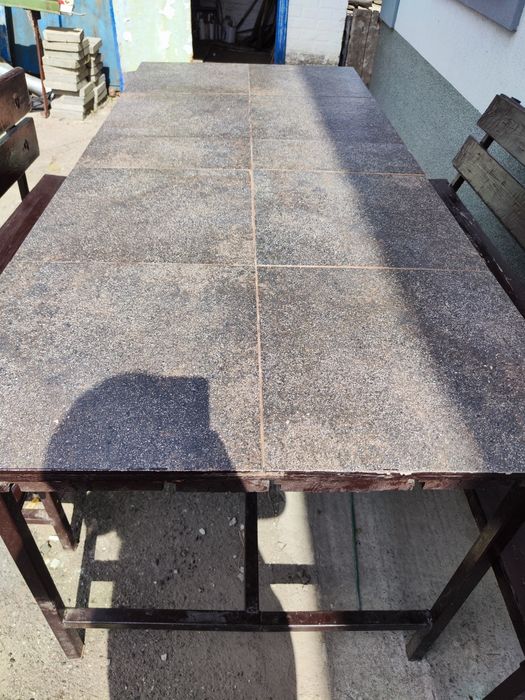 Срочно! Стол + 2 лавочки (в подарок ковер)