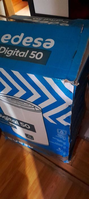 Termoacumulador Edesa Digital 50L em exelente estado.   Tem controlo digital da temperatura. Classe energética B.