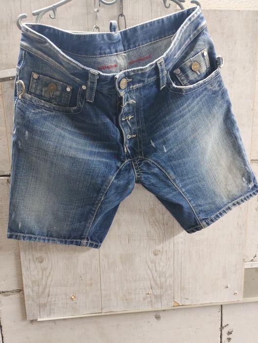 Продам джинсові шорти dsquared2