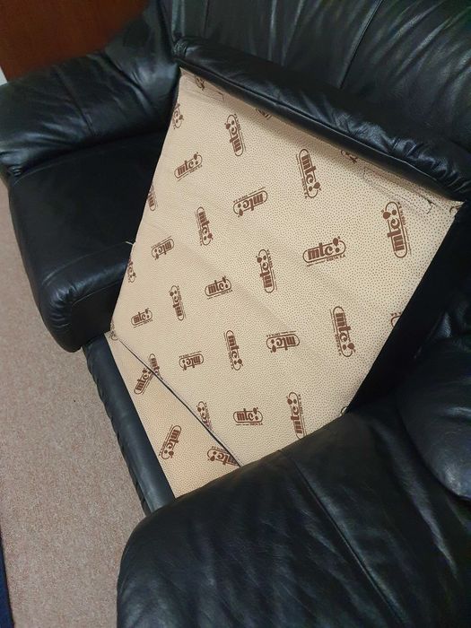 Sofá 2 Lugares em Pele Genuina