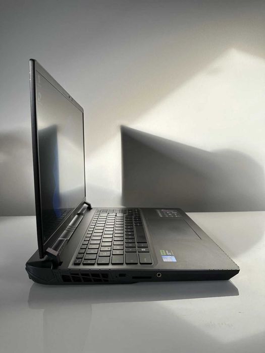 MSI Vector  i9 - RTX 4080 - 16GB RAM - 1TB SSD - WIN 11 - Office Pro