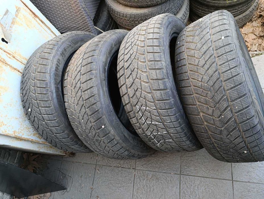 Продам комплект шин Goodyear UltraGrip 245/55 R19