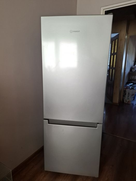 Lodówka indesit.