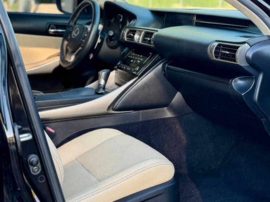 Lexus IS 250      2014