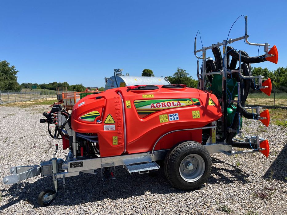 Opryskiwacz ciągany do malin porzeczki 1000 l Ribes Agrola