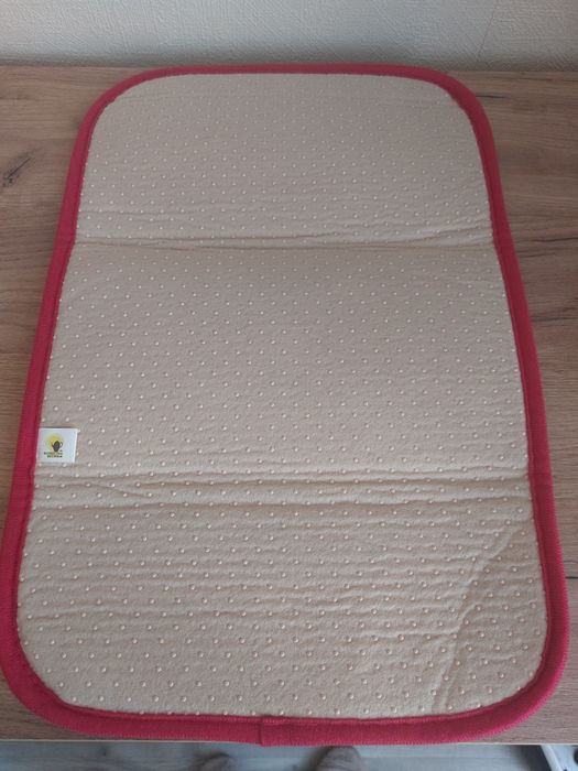 Świąteczna podkładka w grochy.