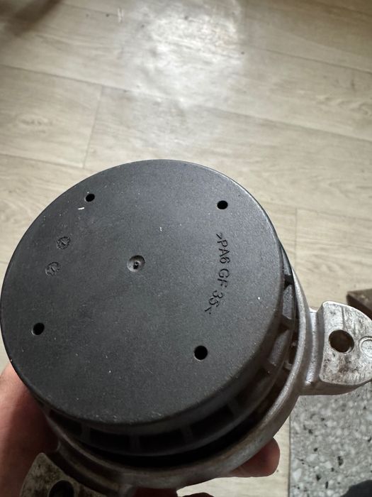 Подушка двигуна БМВ ф10 lemforder