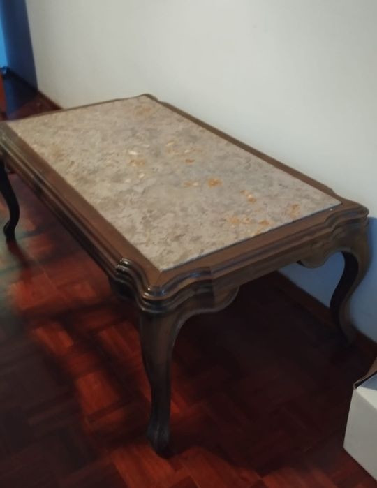 Mesa centro tampo em pedra