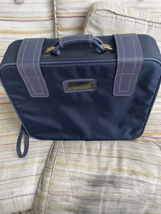 mala clássica vintage com rodas