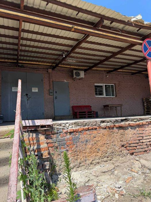 Складське приміщення з рампою