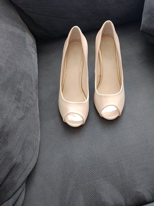 Buty damskie na obcasie Mohito rozm. 37