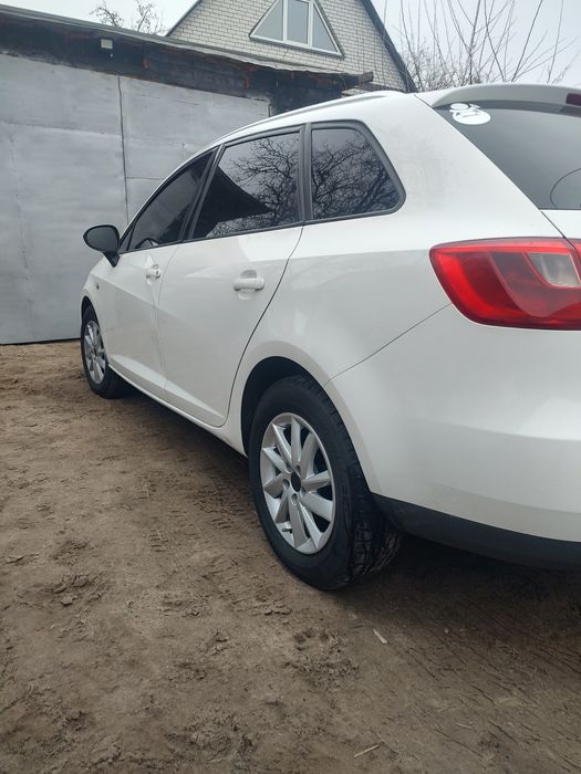 Продаю автомобіль сеат ібіця дуже економний та надійн автомобіль сеат