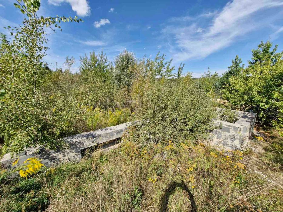 Ділянка на початку Іванівки з фундаментом. (26149411)