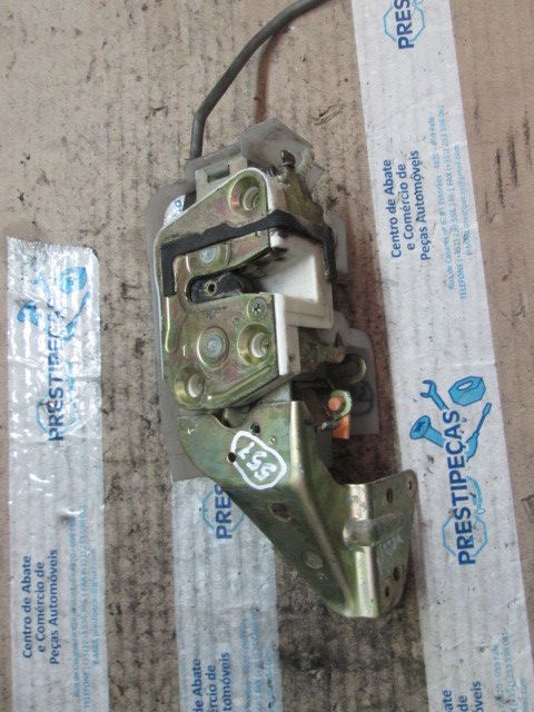 Fechadura / fecho porta frente esquerdo MAZDA 323 III (BF)