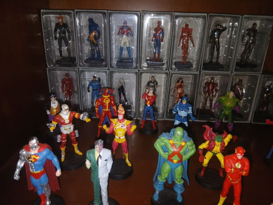 Colecao 80 figura da Marvel por 600 €