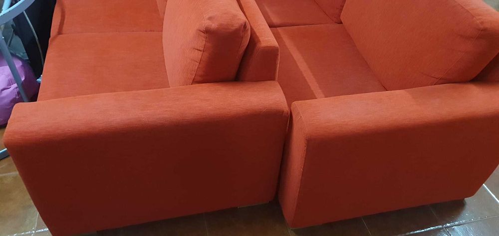 Conjunto de Sofás Vermelhos – 2 e 3 Lugares (Feitos por Medida)