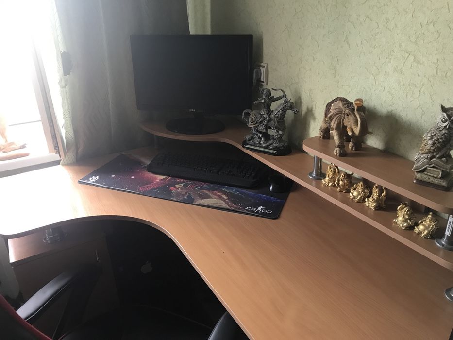 Продам письменный дизайнерский стол