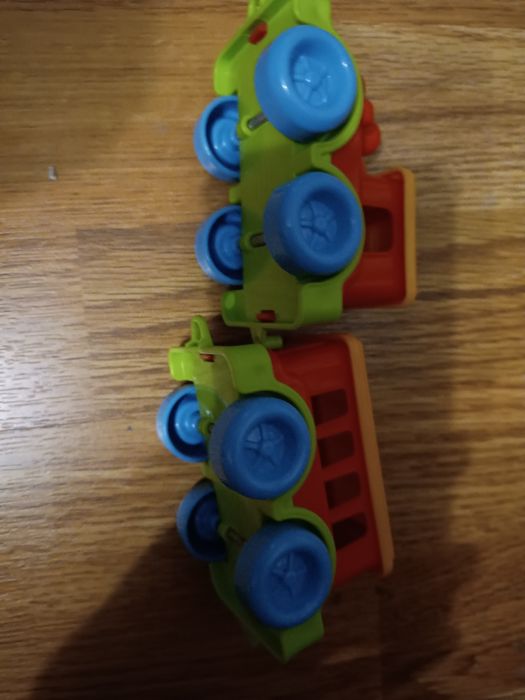 Игрушка Паровозик и вагончик,пласмассовый