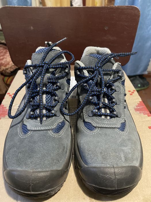 Взуття шкіряне кросівки міцні