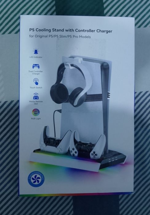 Podstawka chłodząca ze stacją dokująca do PS5