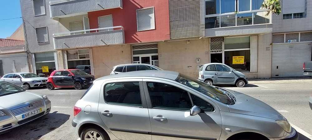 Loja   com rendimento anual de  16.320€