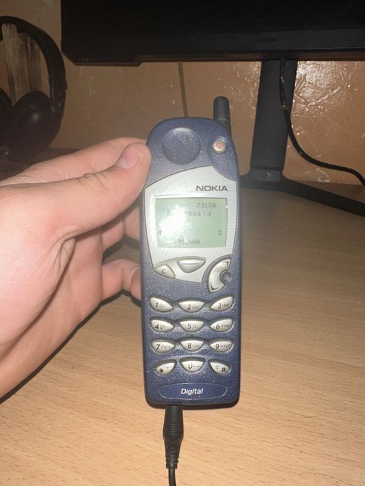 Продам телефон .