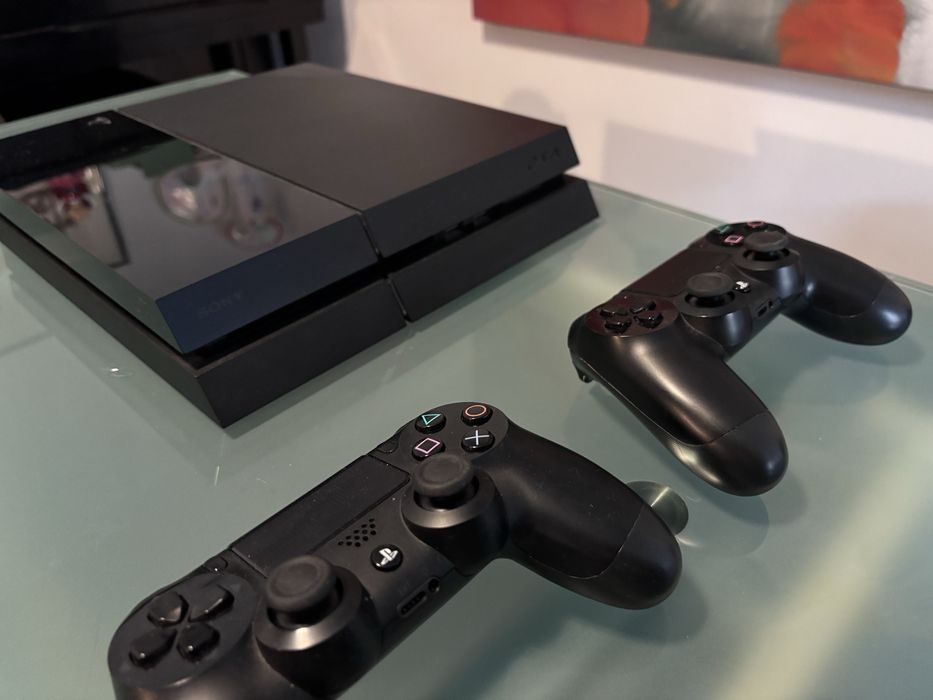 Playstation 4 com 2 comandos