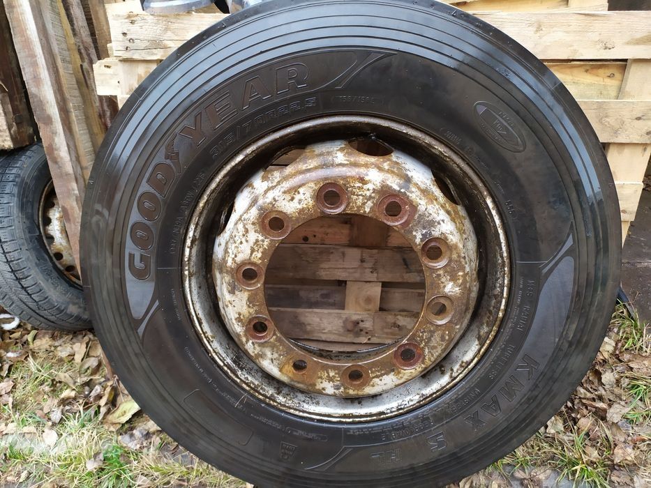 Грузовая резина шины Bridgestone 315/70 R22,5 рулевая тяга не дорого