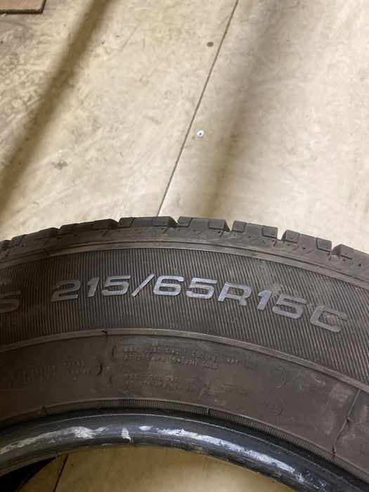 150. Opony zimowe dostawcze goodyear cargovector 215/65r15c 2szt
