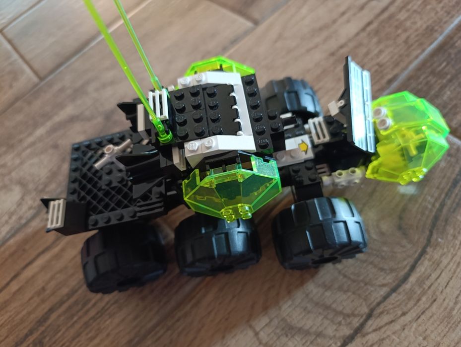 LEGO 6933 Space - Blacktron Spectral Starguider (Radar Patrol)