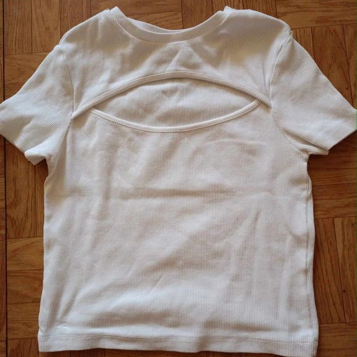 Biały crop-top Hause