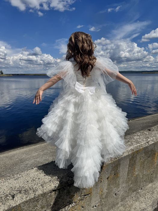 Найкрасивіша сукня на дівчинку